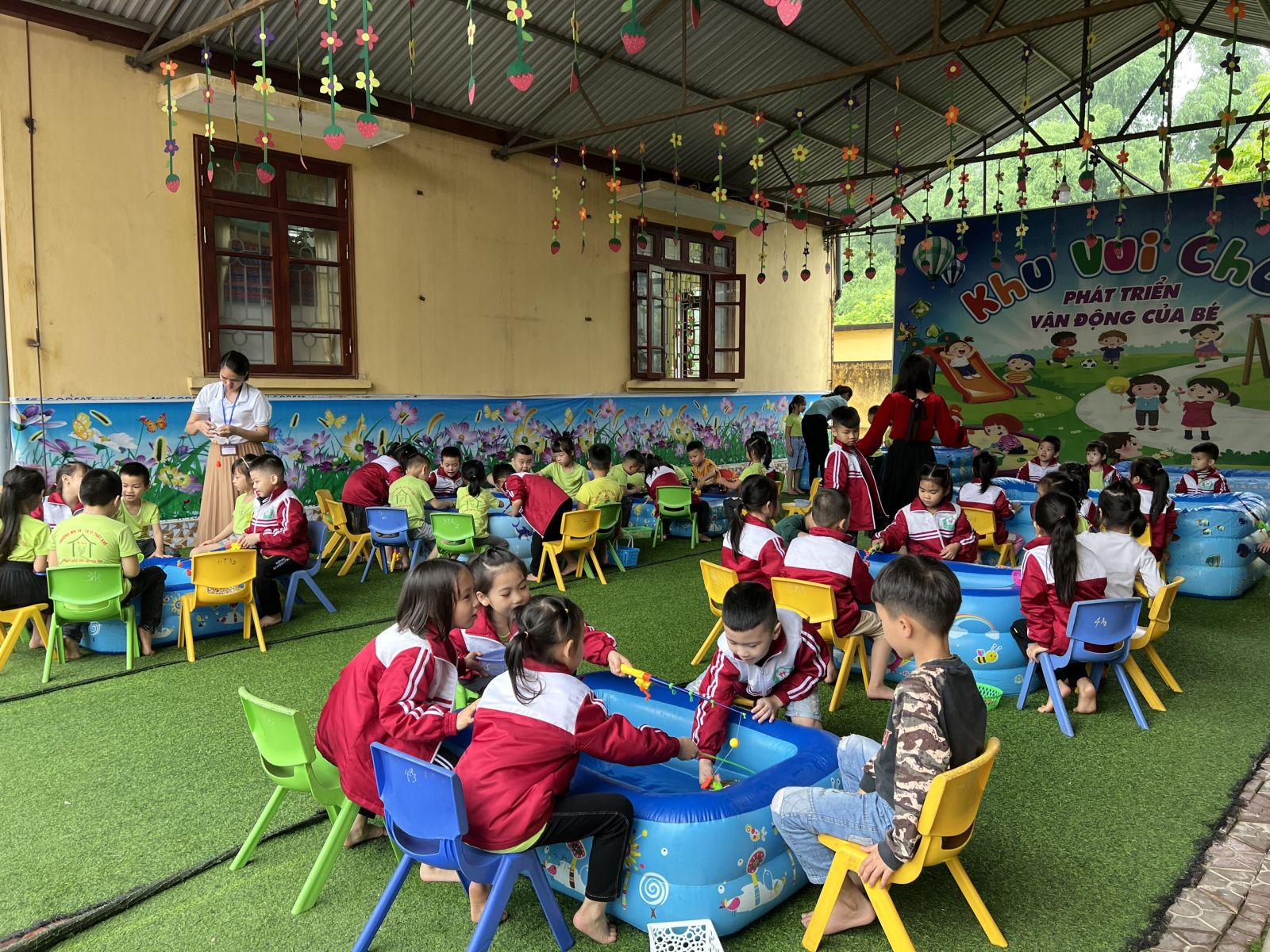 Trường Mầm non 10-10 thị trấn Thất Khê tổ chức các hoạt động cho trẻ trải nghiệm chủ đề " Mùa hè" năm học 2021-2022.