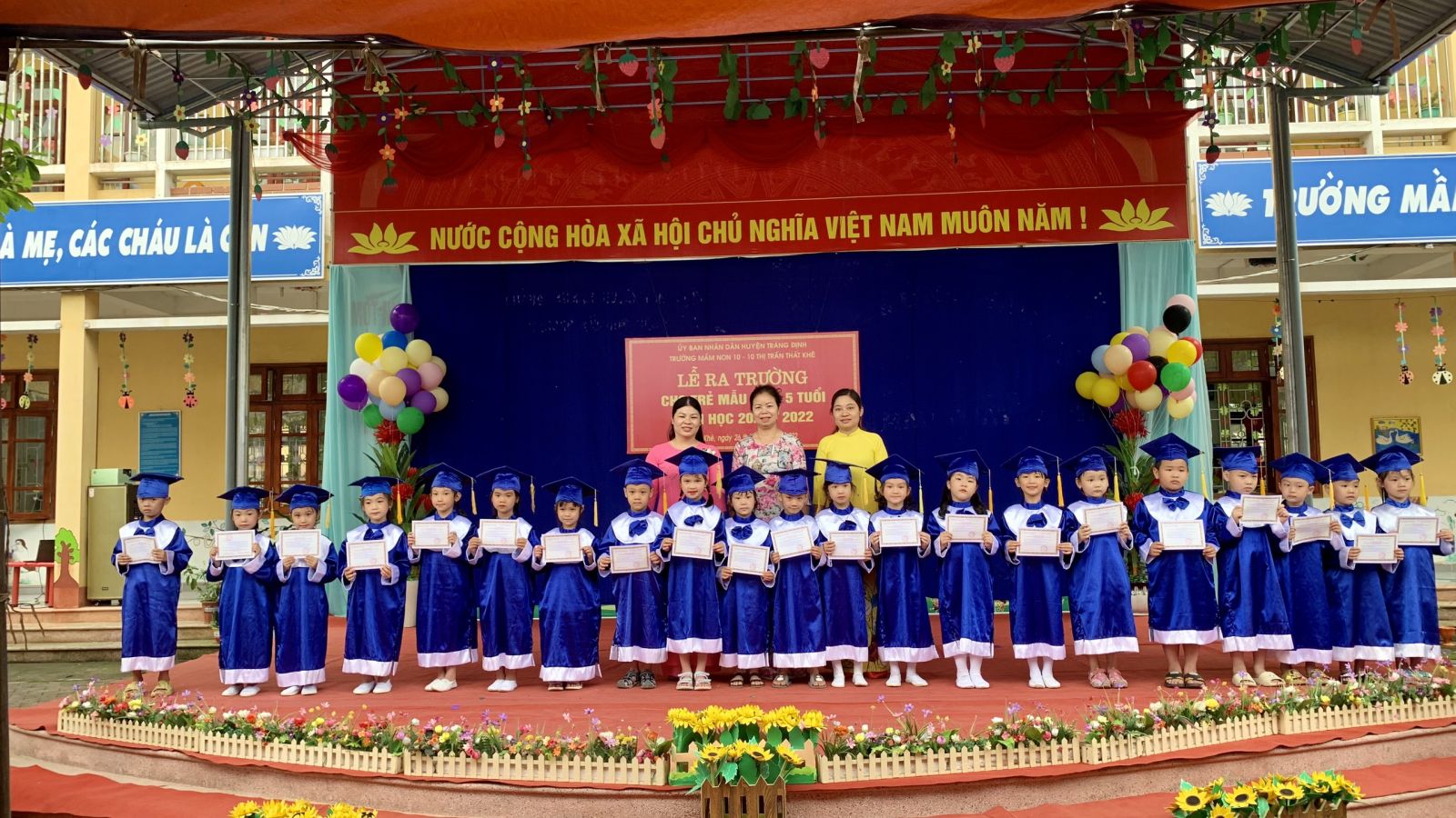 Trường Mầm non 10-10 thị trấn Thất Khê tổ chức " Lễ ra trường cho trẻ mẫu giáo 5 tuổi" năm học 2021-2022