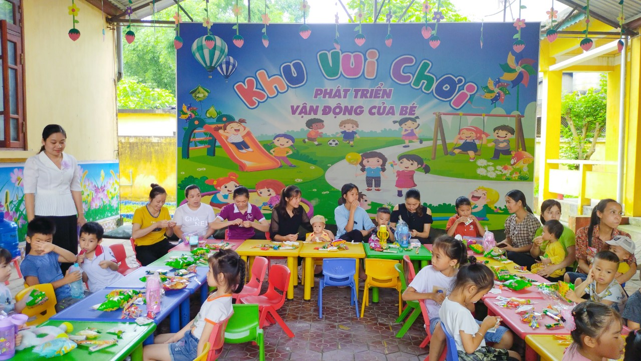 Công đoàn Trường Mầm non 10-10 thị trấn Thất Khê tổ chức tết thiếu nhi 1/6 cho con em CB, GV, NV trong trường.